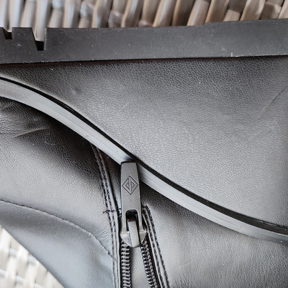 Donald Pliner Sindie Boots NEW Sz 8.5 - Picture 8 of 10